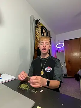 Snapshot of twentywithafelonyy chatting on 16, 12, 2024 twentywithafelonyy online show from 16, 12, 2024