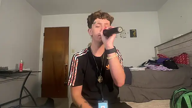 Snapshot of twentywithafelonyy chatting on 27, 9, 2025 twentywithafelonyy online show from 27, 9, 2025