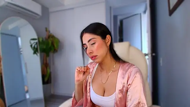 Snapshot of auroracaruso11 chatting on 7, 10, 2025 auroracaruso11 online show from 7, 10, 2025