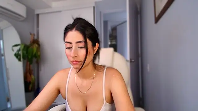 Snapshot of auroracaruso11 chatting on 21, 10, 2025 auroracaruso11 online show from 21, 10, 2025