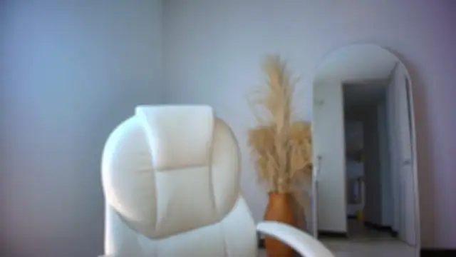 Snapshot of auroracaruso11 chatting on 12, 11, 2025 auroracaruso11 online show from 12, 11, 2025