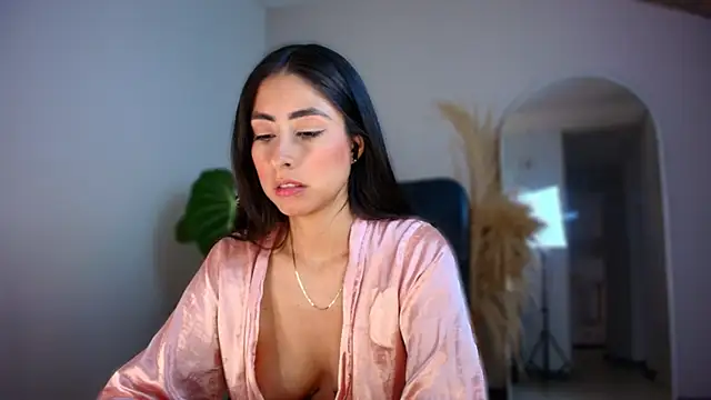 auroracaruso11 online show from 2, 12, 2025