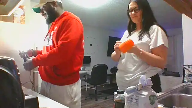 Snapshot of Stayinalive1992 chatting on 31, 12, 2024 Stayinalive1992 online show from 31, 12, 2024