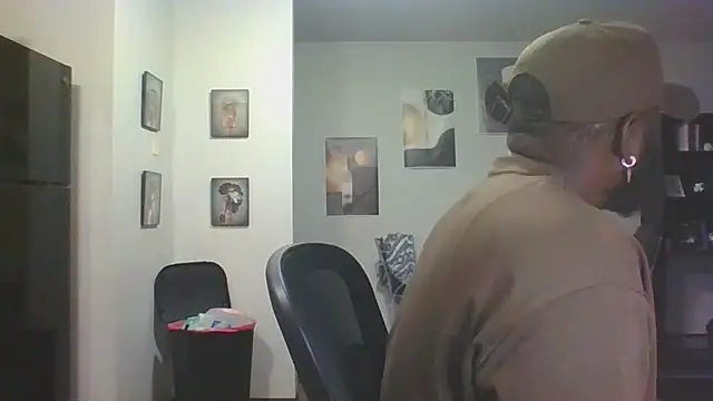 Snapshot of Stayinalive1992 chatting on 14, 10, 2025 Stayinalive1992 online show from 14, 10, 2025