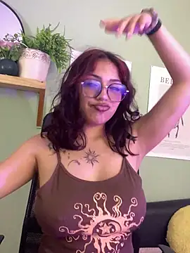 Liittleluaa  online show from 1, 3, 2025