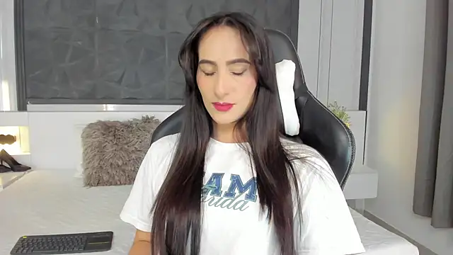 SaraGomez1 online show from 4, 12, 2025