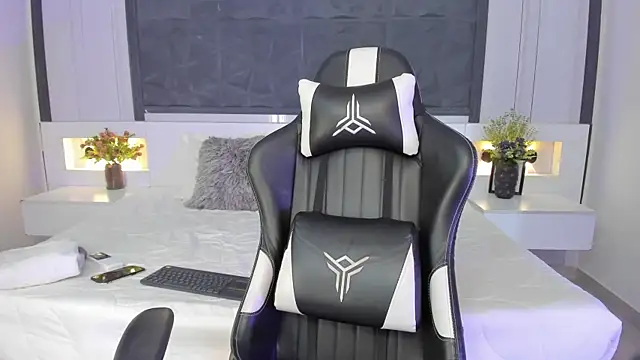 SaraGomez1 online show from 1, 11, 2025