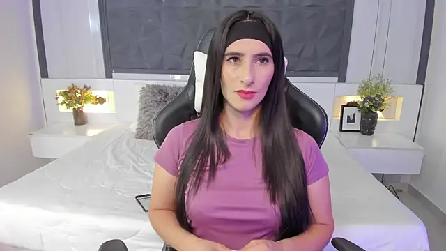 SaraGomez1 online show from 13, 11, 2025