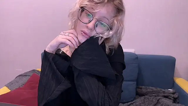 moundliicht1 online show from 2, 11, 2025