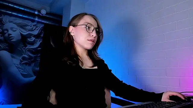 Snapshot of AphexQueen chatting on 25, 4, 2026 AphexQueen online show from 25, 4, 2026