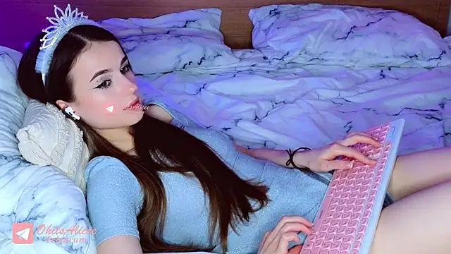 Snapshot of _OhitsMe chatting on 4, 12, 2024 OhitsMe online show from 4, 12, 2024