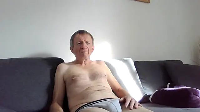 naturiste974 online show from 1, 10, 2025