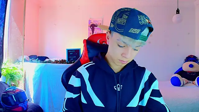 Snapshot of twink_sebas_ chatting on 18, 11, 2025 twink sebas online show from 18, 11, 2025