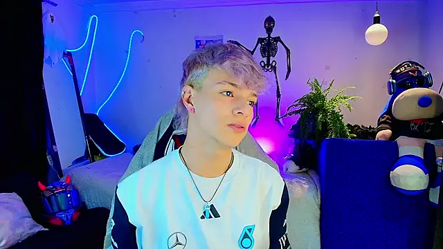 Snapshot of twink_sebas_ chatting on 4, 11, 2025 twink sebas online show from 4, 11, 2025