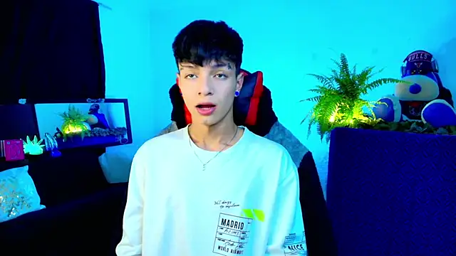 Snapshot of twink_sebas_ chatting on 8, 10, 2025 twink sebas online show from 8, 10, 2025