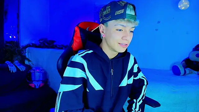 Snapshot of twink_sebas_ chatting on 18, 11, 2025 twink sebas online show from 18, 11, 2025