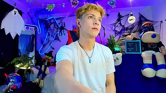 Snapshot of twink_sebas_ chatting on 27, 10, 2025 twink sebas online show from 27, 10, 2025