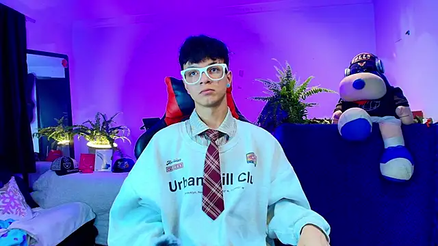 Snapshot of twink_sebas_ chatting on 12, 10, 2025 twink sebas online show from 12, 10, 2025