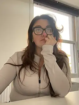 Miss Stassi online show from 2, 1, 2025