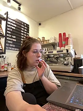 Snapshot of cinnabon_ chatting on 28, 4, 2026 cinnabon online show from 28, 4, 2026