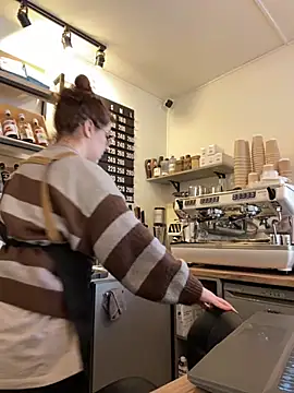 cinnabon  online show from 15, 11, 2025