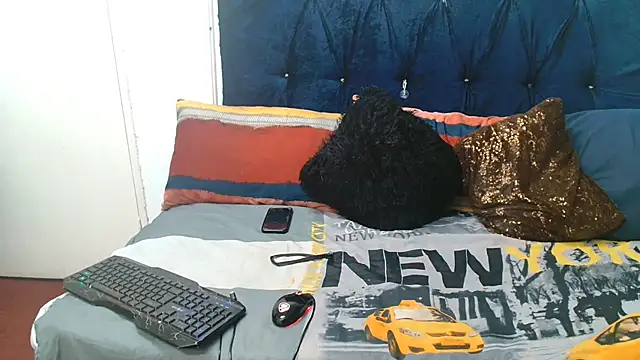 Snapshot of xTALLSEXYBUMx chatting on 17, 10, 2025 xTALLSEXYBUMx online show from 17, 10, 2025