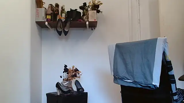 Snapshot of xTALLSEXYBUMx chatting on 2, 11, 2025 xTALLSEXYBUMx online show from 2, 11, 2025