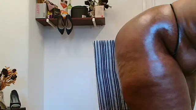 Snapshot of xTALLSEXYBUMx chatting on 15, 10, 2025 xTALLSEXYBUMx online show from 15, 10, 2025