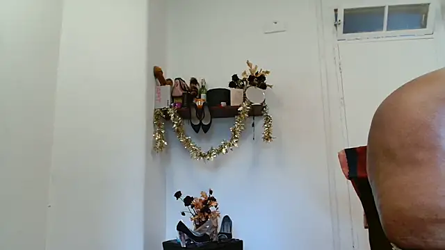 Snapshot of xTALLSEXYBUMx chatting on 1, 12, 2025 xTALLSEXYBUMx online show from 1, 12, 2025