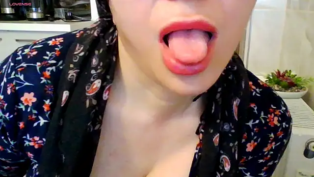 Snapshot of Erotica333 chatting on 11, 5, 2026 Erotica333 online show from 11, 5, 2026