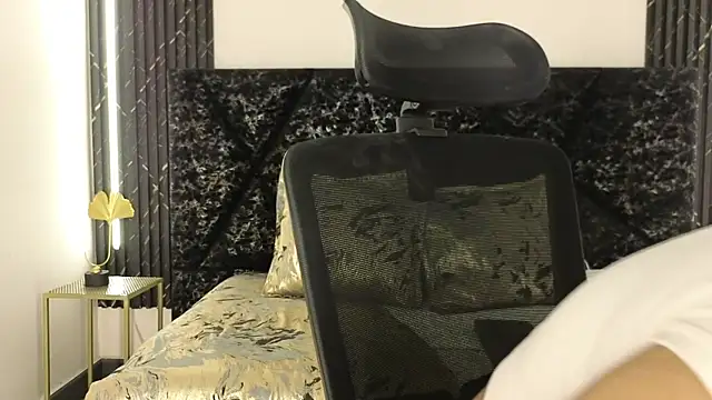 Emy leon online show from 24, 11, 2025