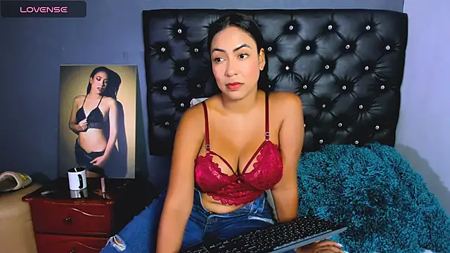 Snapshot of catalinamuss_ chatting on 6, 5, 2026 catalinamuss online show from 6, 5, 2026