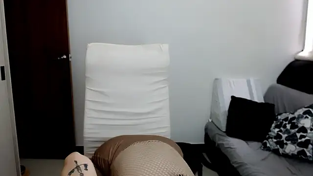 Laura-pervert online show from 5, 2, 2026