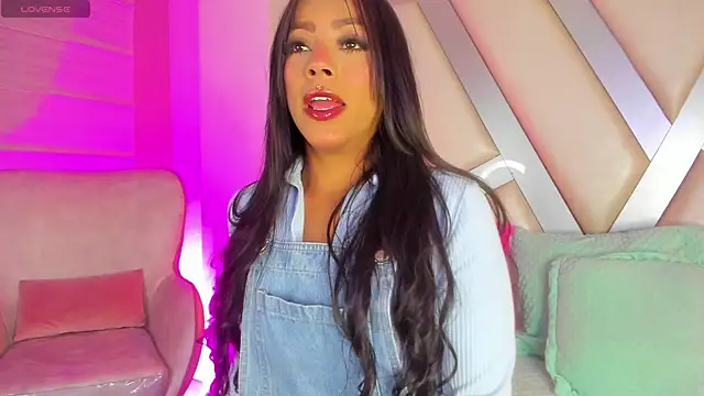 Snapshot of Amber_villalobos_ chatting on 17, 5, 2026 Amber villalobos online show from 17, 5, 2026