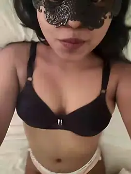 Bella Luna18 online show from 28, 1, 2025