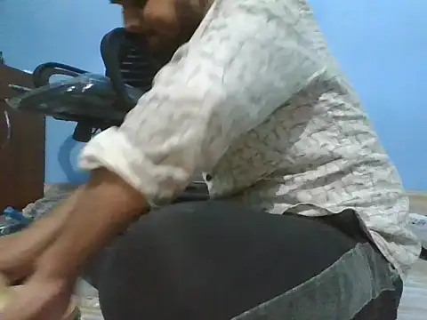 Snapshot of Ishan003 chatting on 10, 11, 2025 Ishan003 online show from 10, 11, 2025