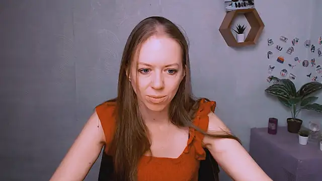 Snapshot of GloriaSi_ chatting on 8, 10, 2025 GloriaSi online show from 8, 10, 2025