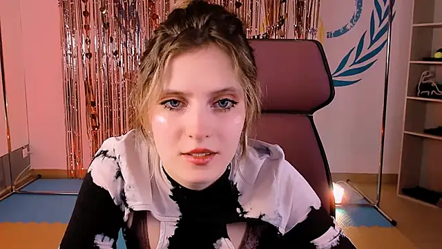 Snapshot of LolaAsmus chatting on 27, 2, 2025 LolaAsmus online show from 27, 2, 2025