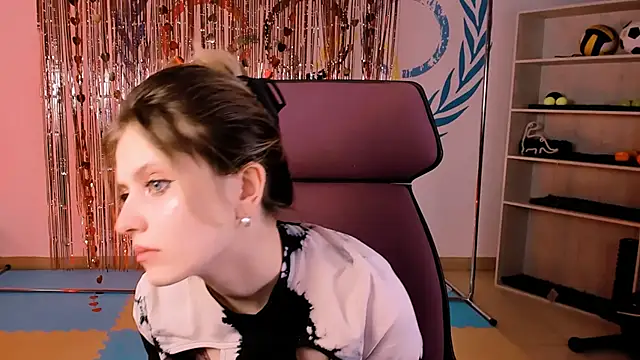 Snapshot of LolaAsmus chatting on 27, 2, 2025 LolaAsmus online show from 27, 2, 2025