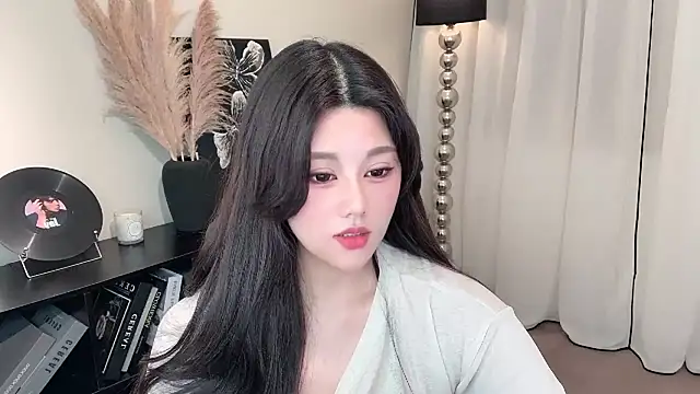 Strawberrybabyy1 online show from 5, 3, 2025