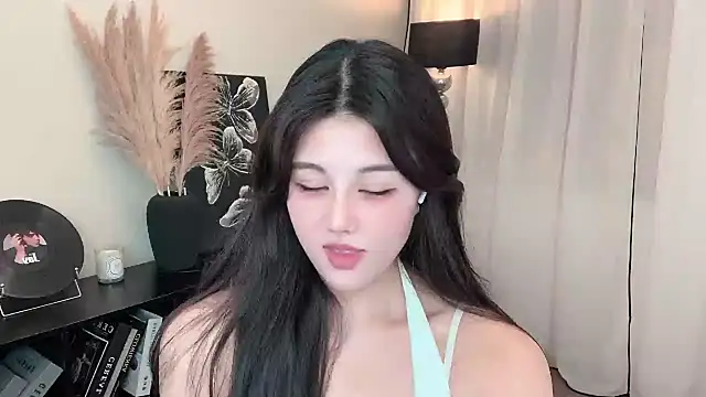 Strawberrybabyy1 online show from 2, 3, 2025