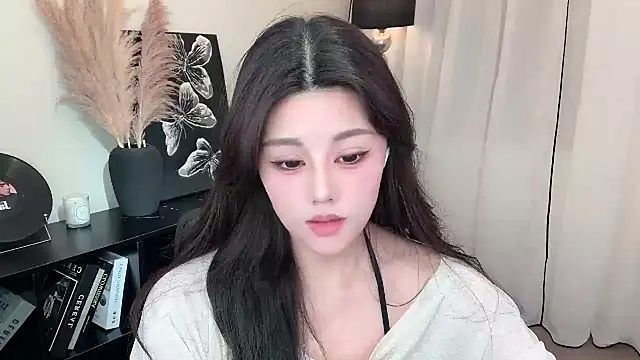 Strawberrybabyy1 online show from 4, 3, 2025