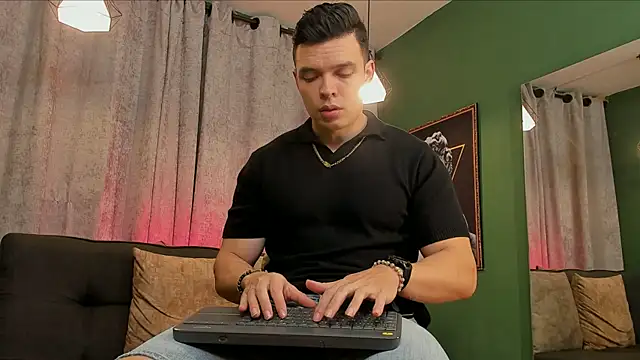 Snapshot of Jake_Tylerr_ chatting on 9, 10, 2025 Jake Tylerr online show from 9, 10, 2025