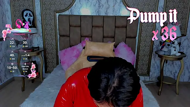 Snapshot of SoffiQueen chatting on 27, 10, 2025 SoffiQueen online show from 27, 10, 2025