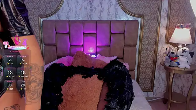 Snapshot of SoffiQueen chatting on 10, 10, 2025 SoffiQueen online show from 10, 10, 2025