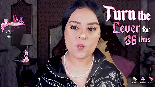 SoffiQueen online show from 9, 2, 2026