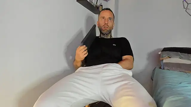 Antoniohot2024 online show from 3, 3, 2025