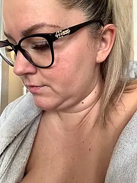 queenpeachi online show from 18, 12, 2024