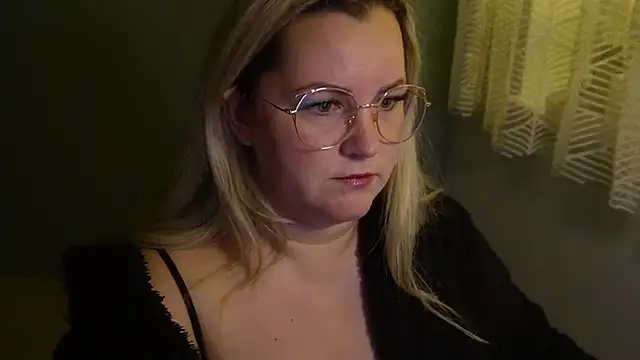 queenpeachi online show from 9, 12, 2024