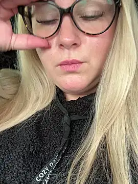 queenpeachi online show from 14, 12, 2024